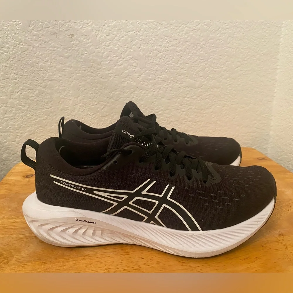 ASICS Black and White Woman’s Road Running Shoes